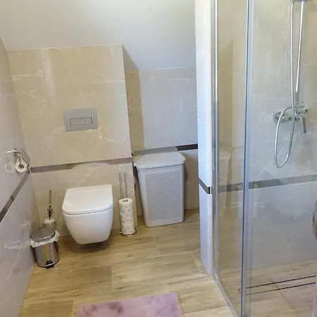 Nad Lasem - W Gorach Alpstuga *