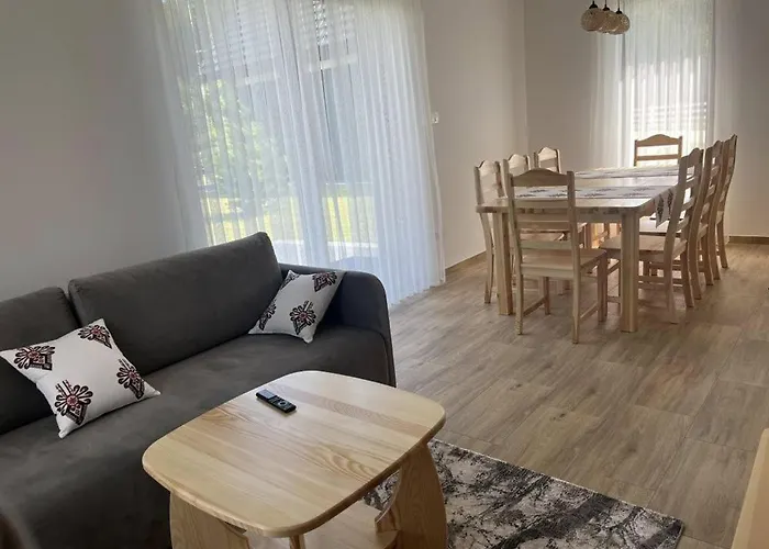 Nad Lasem - W Gorach شاليه *